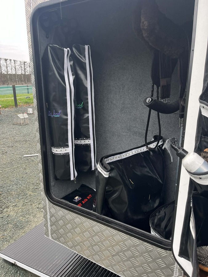 Single Bridle Bag